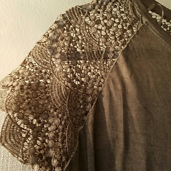 NWT Dantelle Distressed Lace Sleeve T - L - Picture 2 of 6